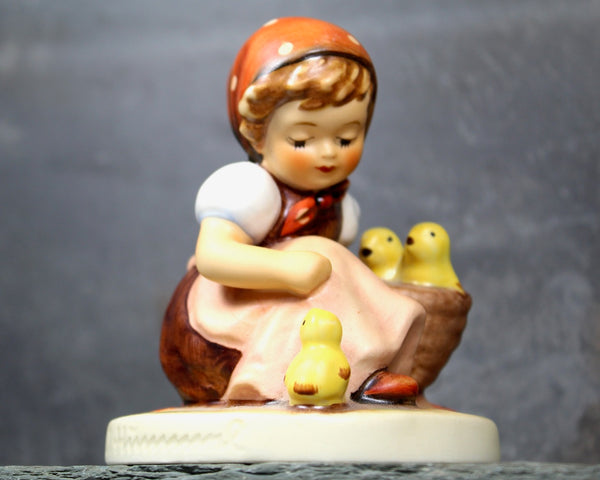 Vintage Hummel Figurine | "Chick Girl" | "Kukenmutterchen" | 1979-1991 | MTK-6 "Missing Bee" Marking