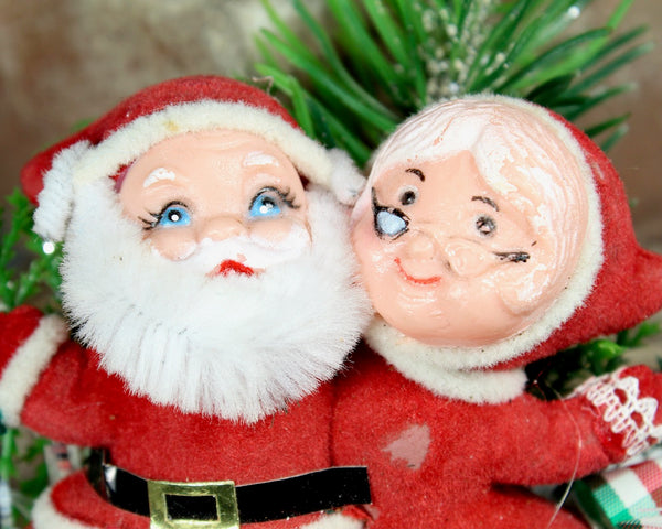 Vintage Santa & Mrs. Claus Hugging! - Mid-Century Flocked Santa and Mrs. Claus Centerpiece for Floral Display - Made in Japan