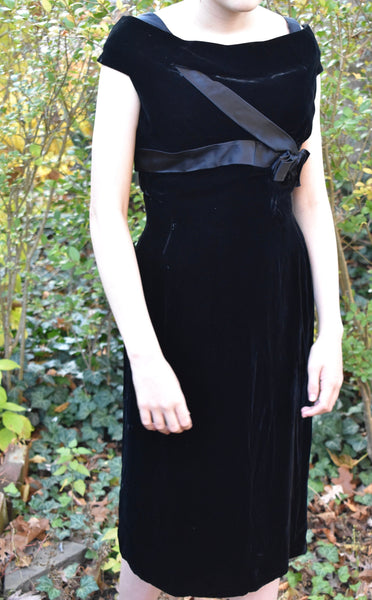 Vintage Holiday Dress - Vintage Harvey Berin Velvet LBD - Black Dress Audrey Hepburn Style - Fully Lined Size 8-10
