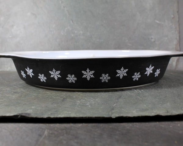 RARE! Pyrex Charcoal with White Snowflake Pattern | 1 1/2 Quart Divided Dish | 1950s Pyrex | Bixley Shop