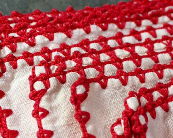 Set of 6 Vintage Napkins with Red Edges | Classic Picnic Design | Vintage Linens | Bixley Shop